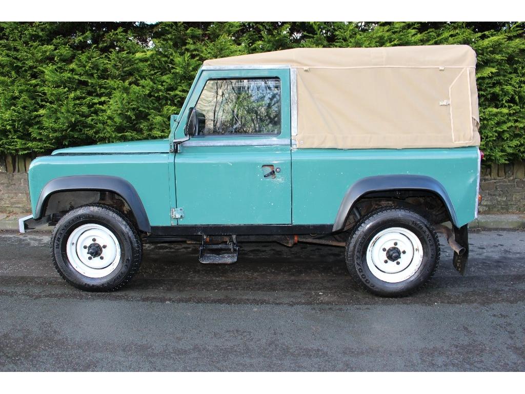 Used LAND ROVER 90 2.5 4CYL REG 3DR in Lancashire