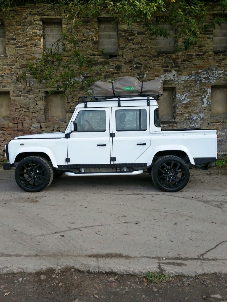 Used LAND ROVER DEFENDER 2.5 110 TD5 COUNTY DOUBLE CAB LWB in Lancashire