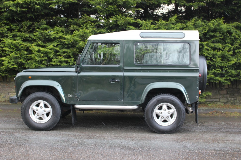 Used LAND ROVER DEFENDER 2.5 90 COUNTY SW TDI in Lancashire