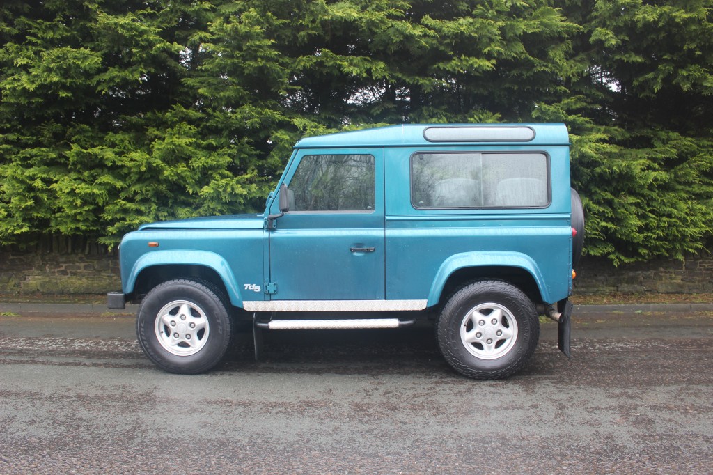 Used LAND ROVER DEFENDER 2.5 90 COUNTY S/W TD5 in Lancashire