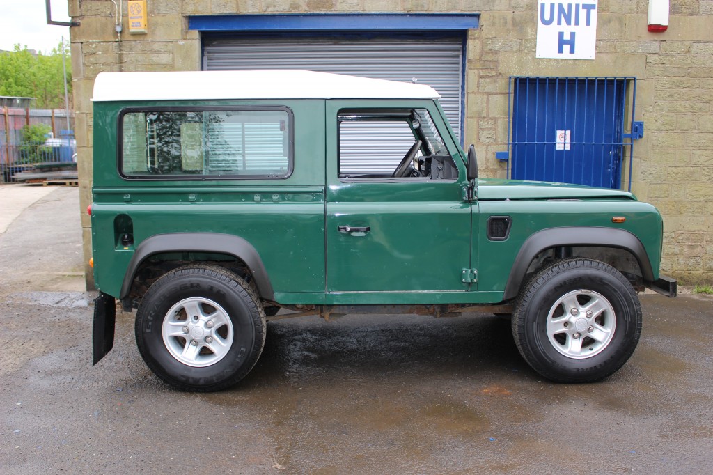 Used LAND ROVER DEFENDER 2.5 90 TD5 STATION WAGON 3DR in Lancashire