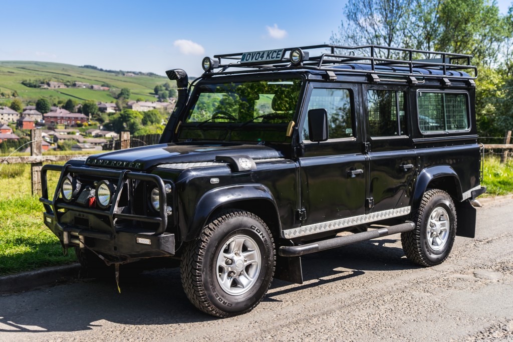 Used LAND ROVER DEFENDER 2.5 110 TD5 XS STATION WAGON 5DR in Lancashire