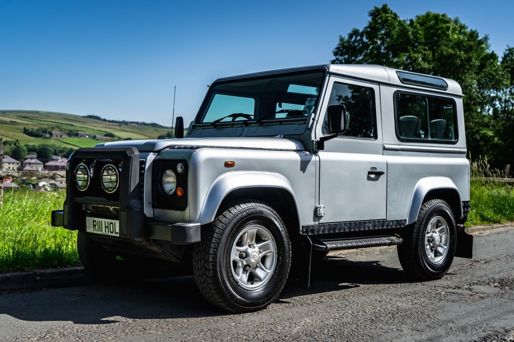 Used LAND ROVER DEFENDER 2.5 90 TD5 SILVER STATION WAGON 3DR in Lancashire