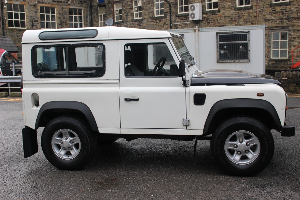 Used LAND ROVER DEFENDER 2.5 90 TD5 COUNTY STATION WAGON 3DR in Lancashire