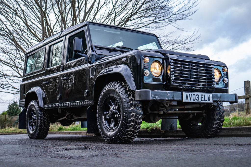 Used LAND ROVER DEFENDER 2.5 110 TD5 XS STATION WAGON 5DR in Lancashire
