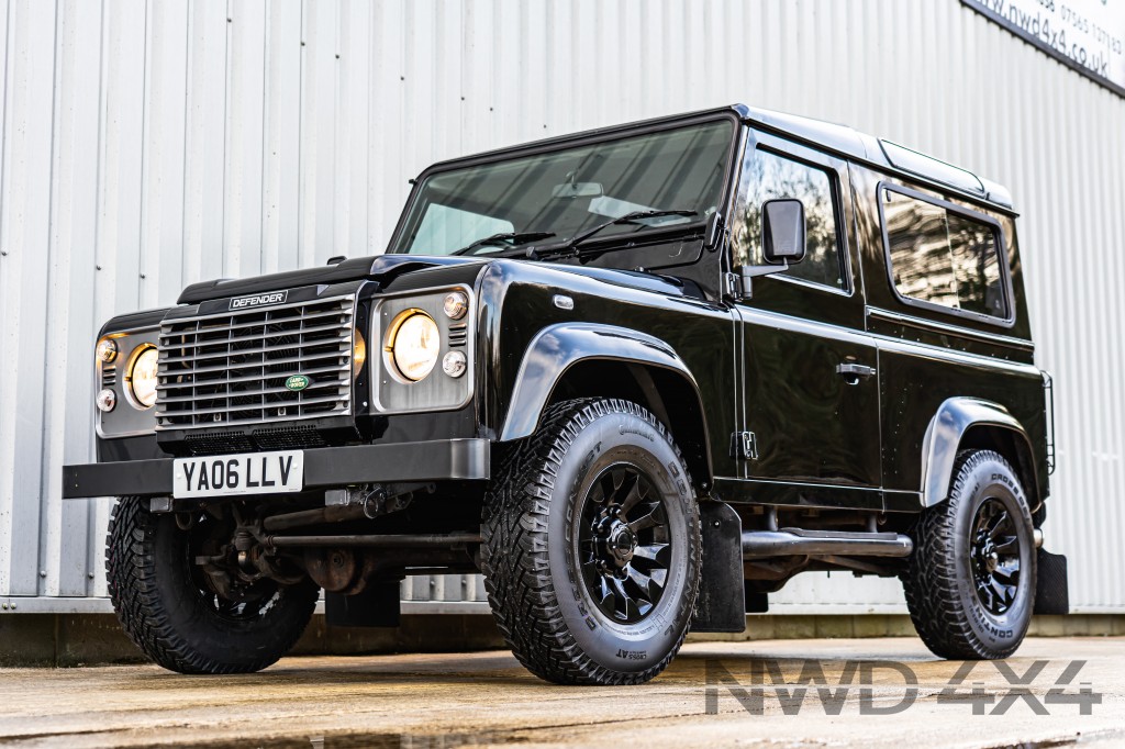 Used LAND ROVER DEFENDER 2.5 90 TD5 XS STATION WAGON 3DR in Lancashire
