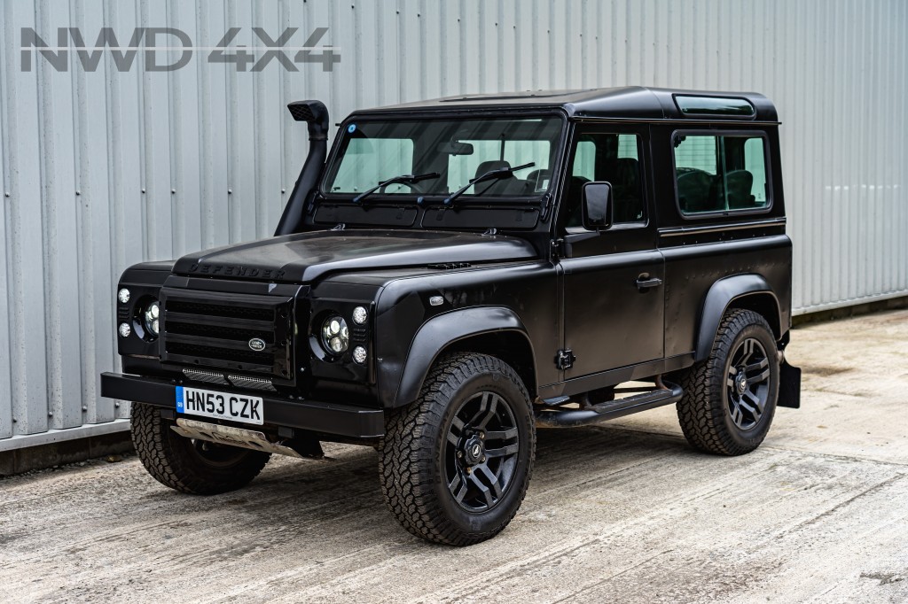 Used LAND ROVER DEFENDER 2.5 90 TD5 XS STATION WAGON 3DR in Lancashire
