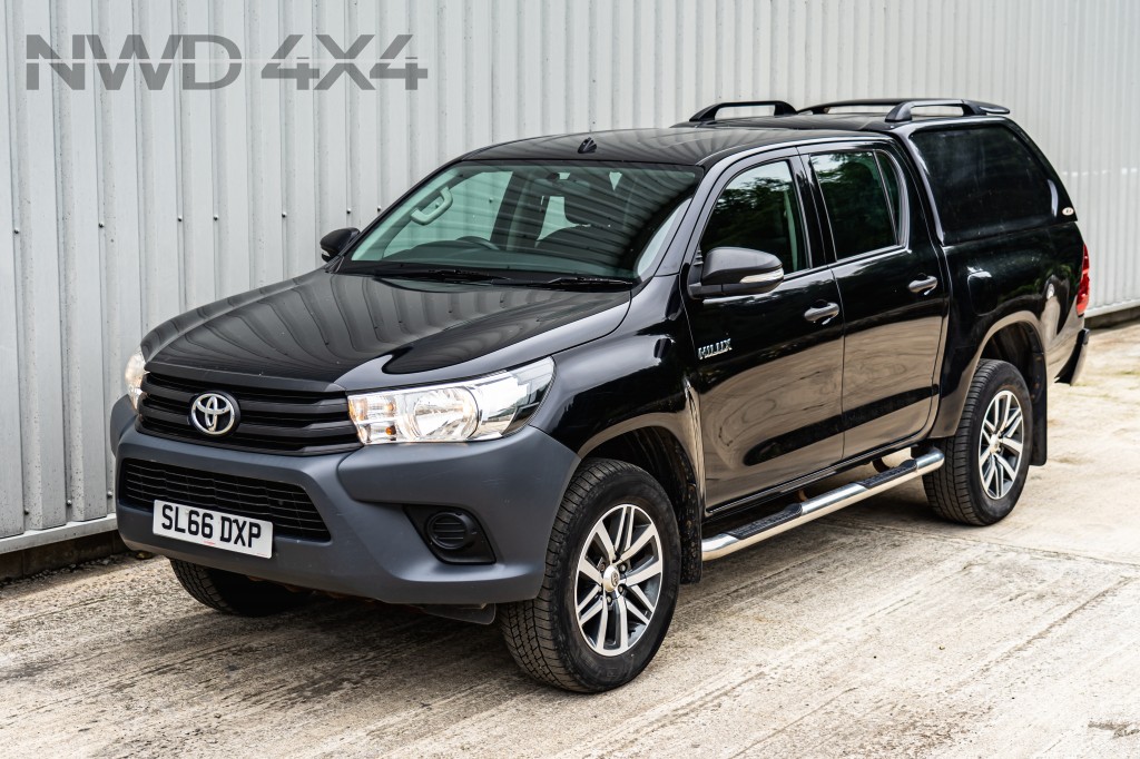 Used TOYOTA HILUX 2.4 ACTIVE 4WD D-4D DCB Manual in Lancashire