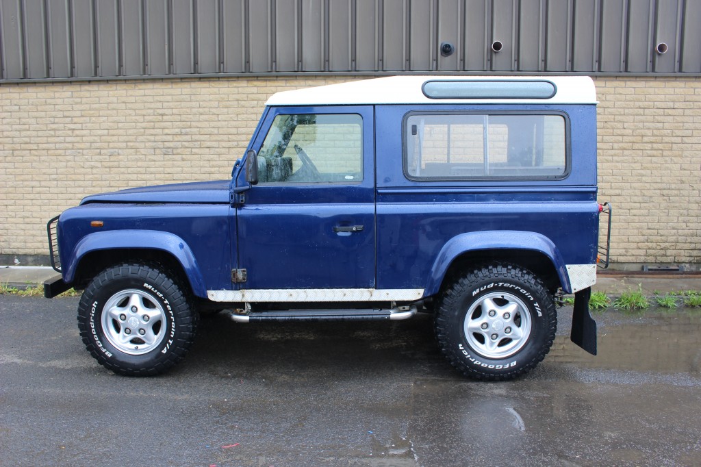 Used LAND ROVER DEFENDER 2.5 90 COUNTY SW TD5 Manual in Lancashire
