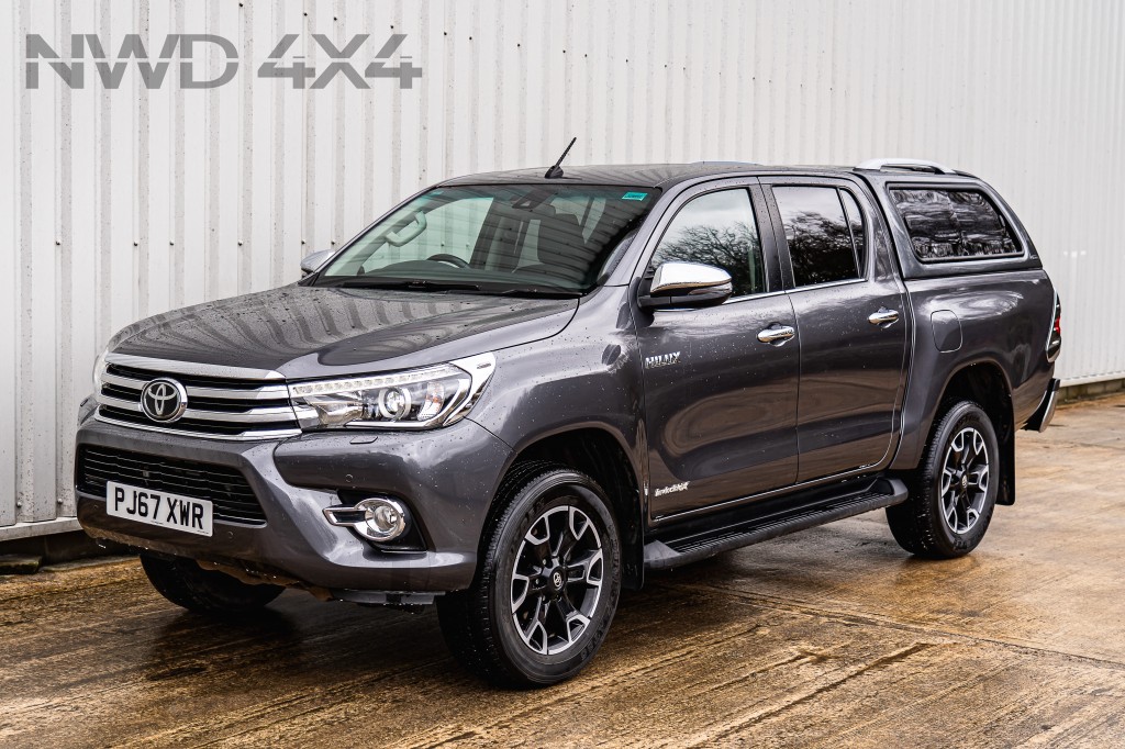 Used TOYOTA HILUX 2.4 INVINCIBLE X 4WD D-4D DCB 4DR Automatic in Lancashire