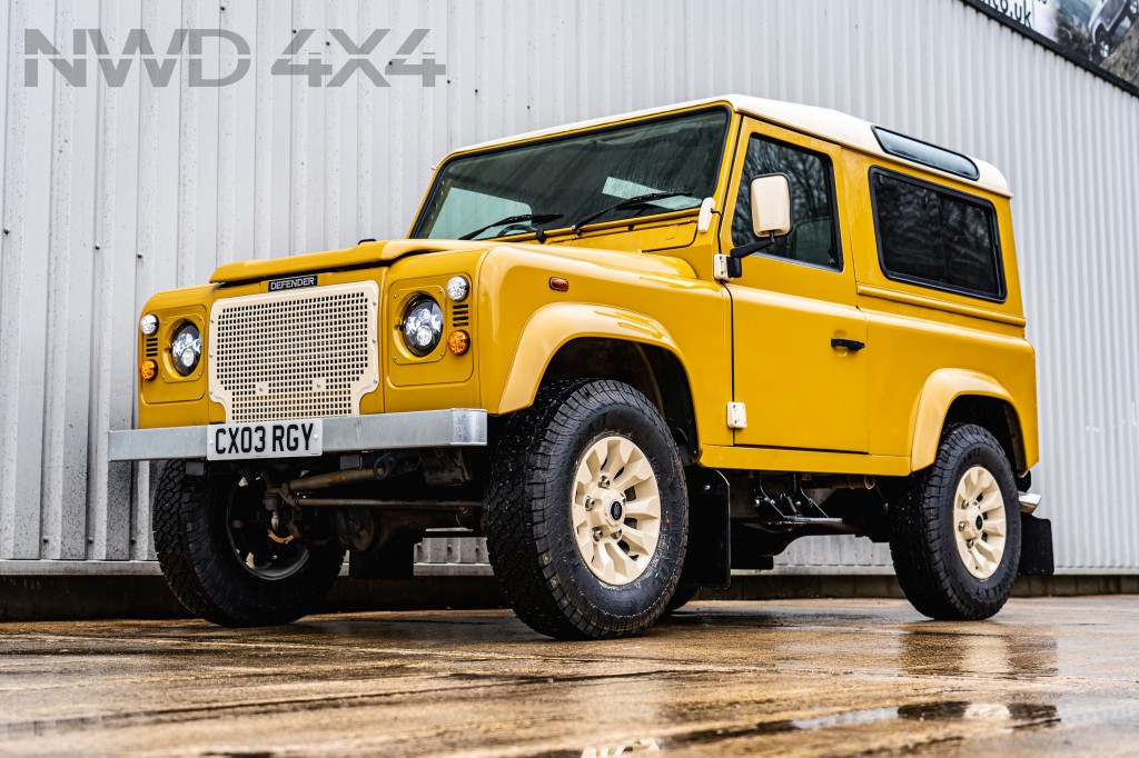 Used LAND ROVER DEFENDER 2.5 90 TD5 COUNTY SW Manual in Lancashire