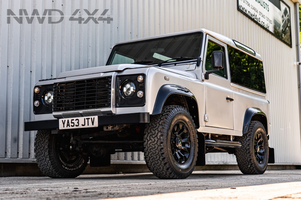 Used LAND ROVER DEFENDER 2.5 90 TD5 Manual in Lancashire