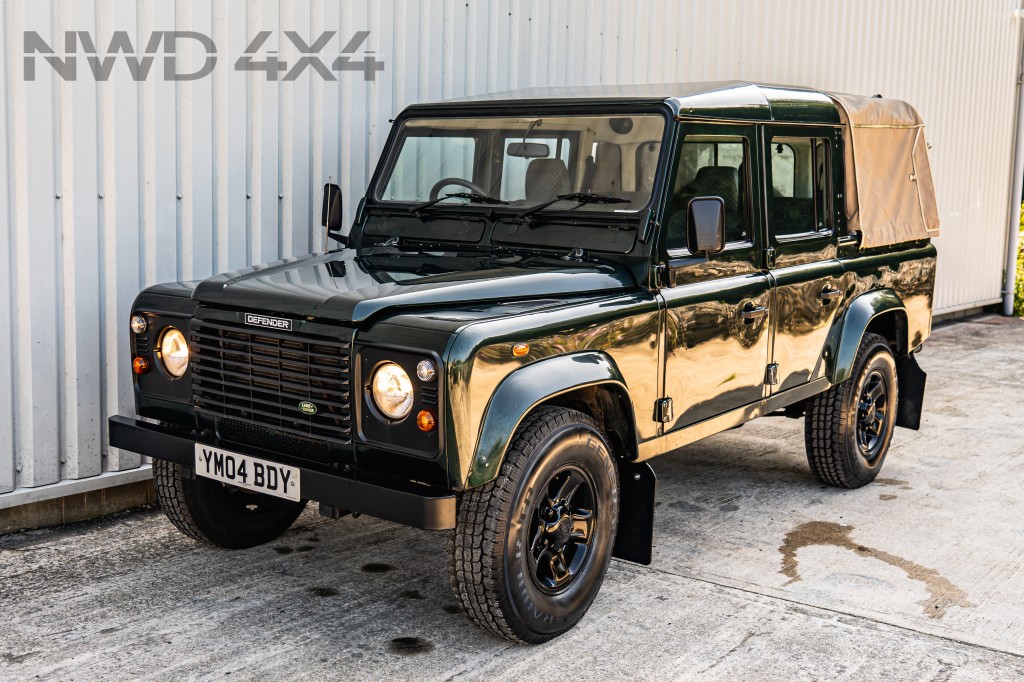 Used LAND ROVER DEFENDER 2.5 110 TD5 COUNTY DOUBLE CAB LWB 4DR Manual in Lancashire
