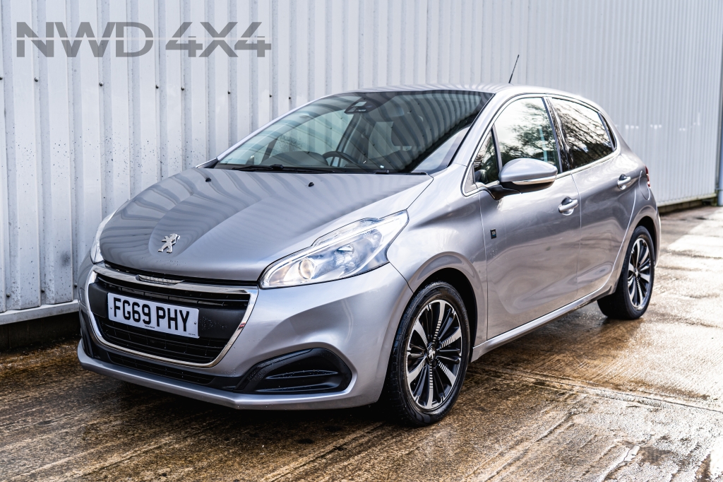 Used PEUGEOT 208 1.5 BLUE HDI S/S TECH EDITION 5DR Manual in Lancashire