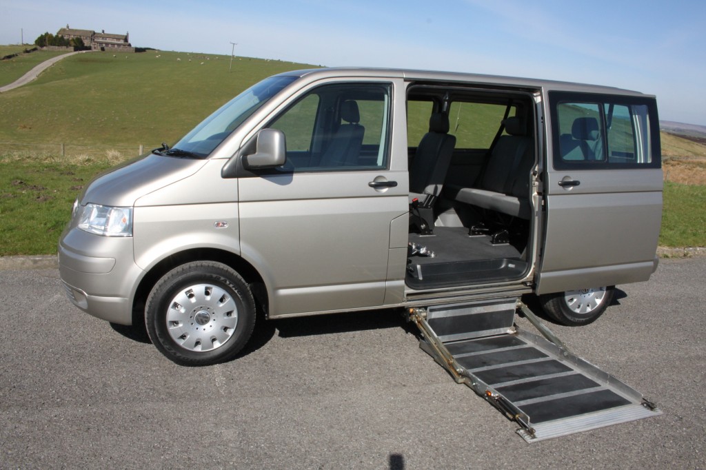 VOLKSWAGEN CARAVELLE 2.5 TDI 5DR AUTOMATIC