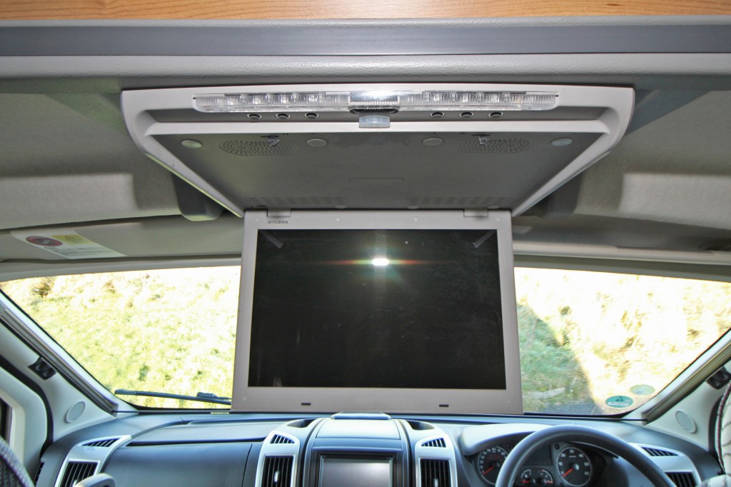 AUTO-TRAIL CHEROKEE ONE OWNER, FULL DEALER HISTORY, LOADS OF EXTRAS, LOW PROFILE, FRENCH BED, 2.3 MULTI-JET.