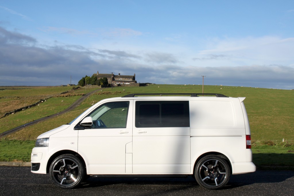 VOLKSWAGEN TRANSPORTER T30 POP-TOP AND ROOF BED AVAILABLE. 5 FULL SEATBELTS, 2 OWNERS