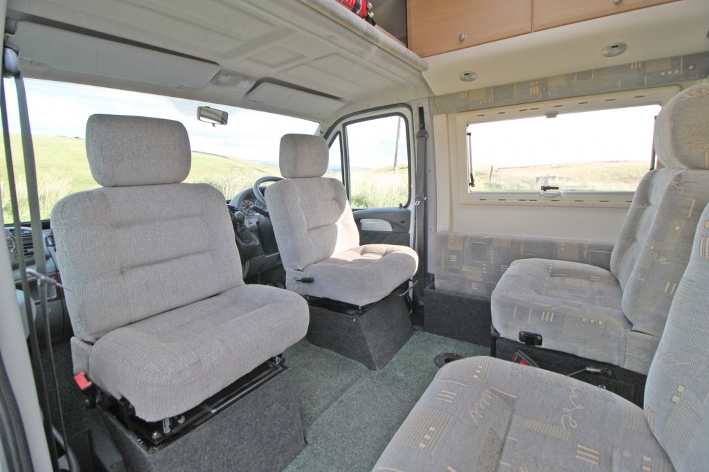 ROMAHOME DIMENSION FULLY EQUIPPED 2/3 BERTH MOTORHOME WITH BATHROOM, ONLY 4.9m LONG