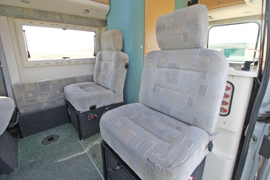 ROMAHOME DIMENSION FULLY EQUIPPED 2/3 BERTH MOTORHOME WITH BATHROOM, ONLY 4.9m LONG