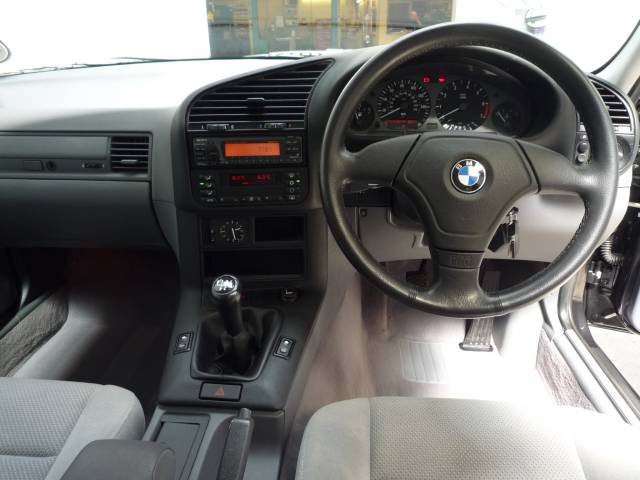 BMW 3 SERIES 318i SE 4dr