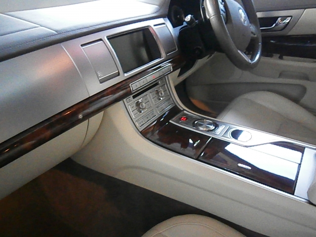 JAGUAR XF 2.7d Premium Luxury 4dr Auto