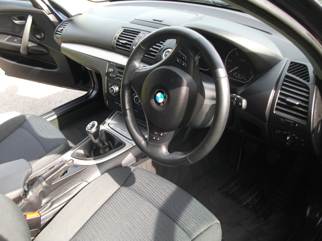 BMW 1 SERIES DIESEL HATCHBACK 2.0 118D SE 5DR