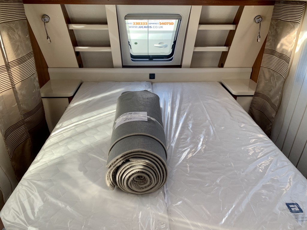 HOBBY EXCELLENT 540 UFF 4 berth Fixed island bed 