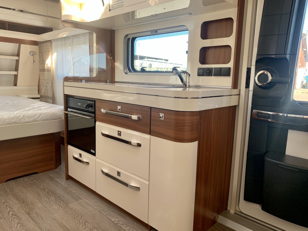HOBBY EXCELLENT 540 UFF 4 berth Fixed island bed 