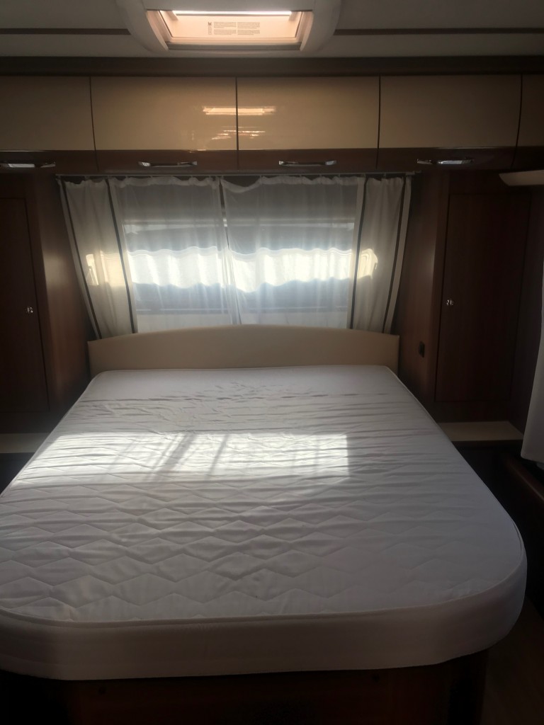 LMC 695 island bed 2020 