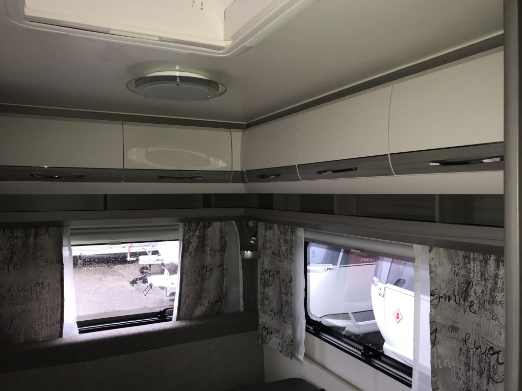 HOBBY On tour 390 sf 4 berth Fixed bed new 2020