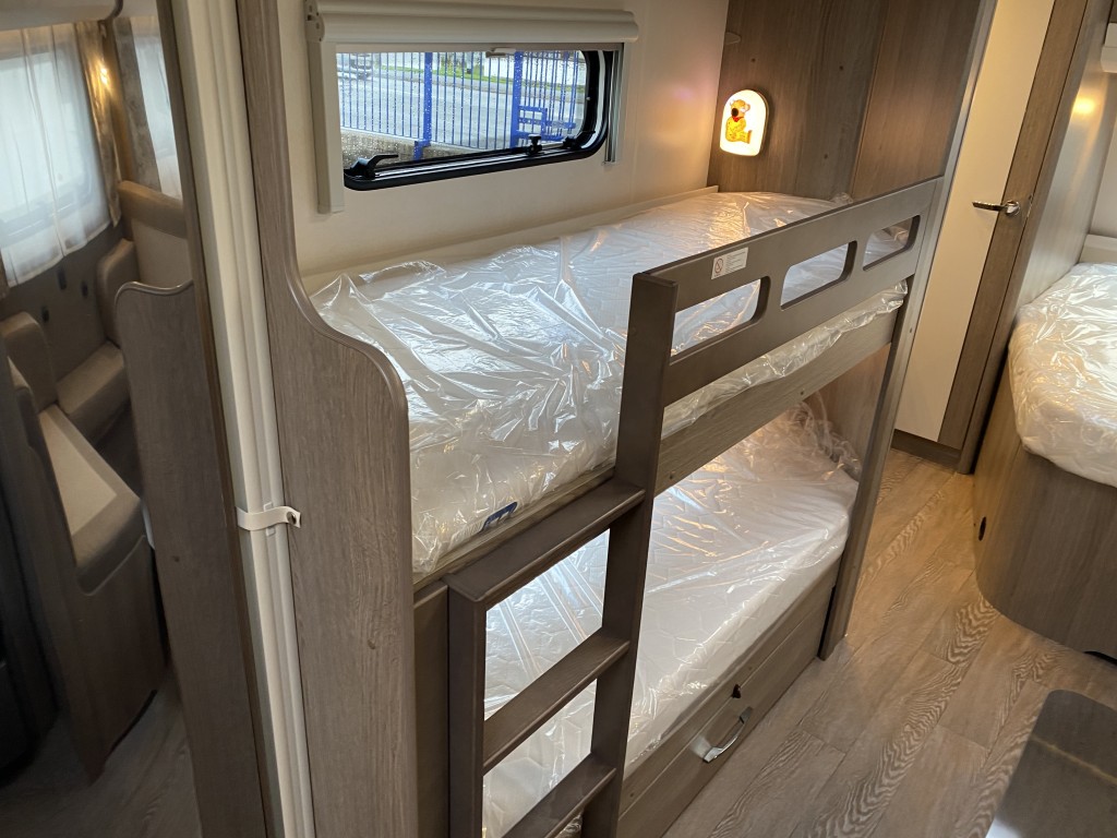 HOBBY PRESTIE 720 ukfe 7 berth Fixed bunkbeds and double