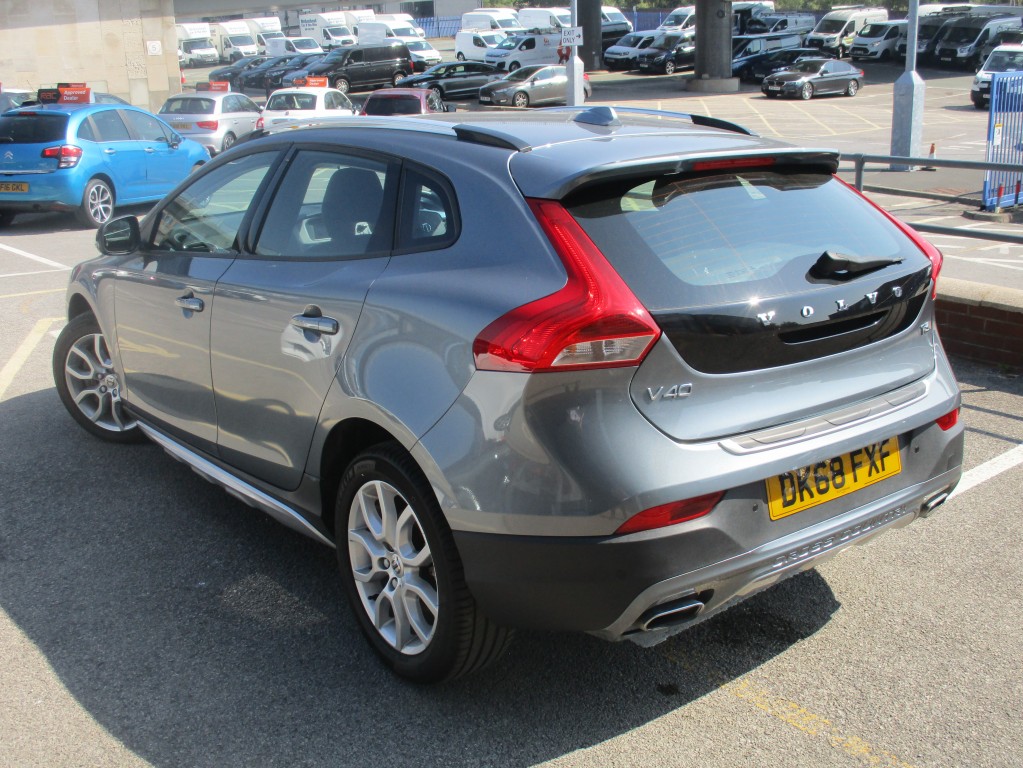 VOLVO V40 1.5 T3 CROSS COUNTRY 5DR AUTOMATIC