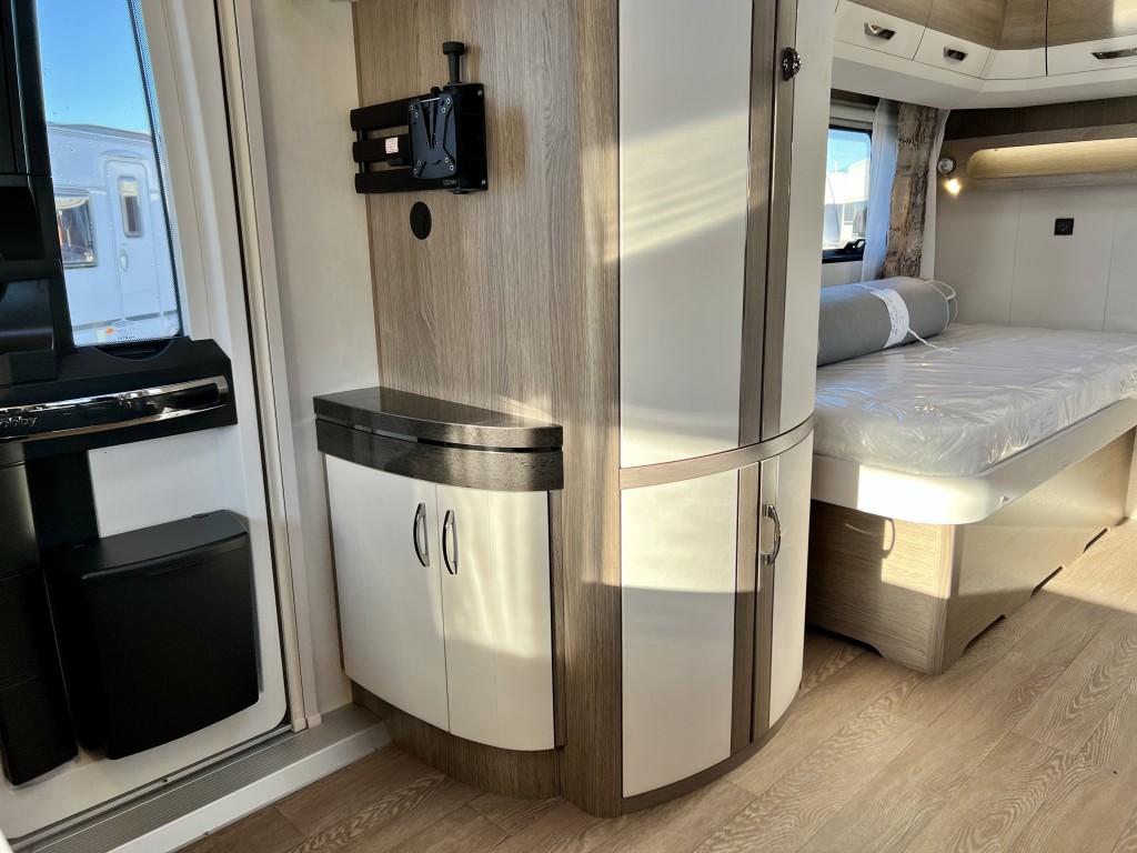 HOBBY PRESTIGE 560 WLU 4 berth Fixed single beds UK authorized dealer