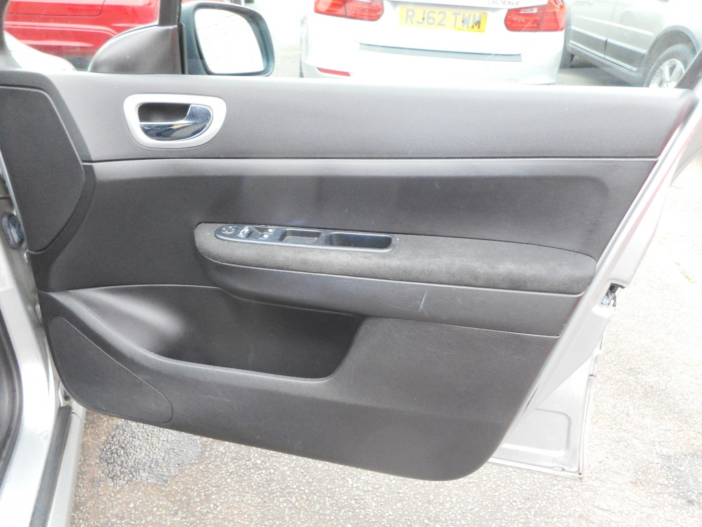 Peugeot 307 door panel removal 