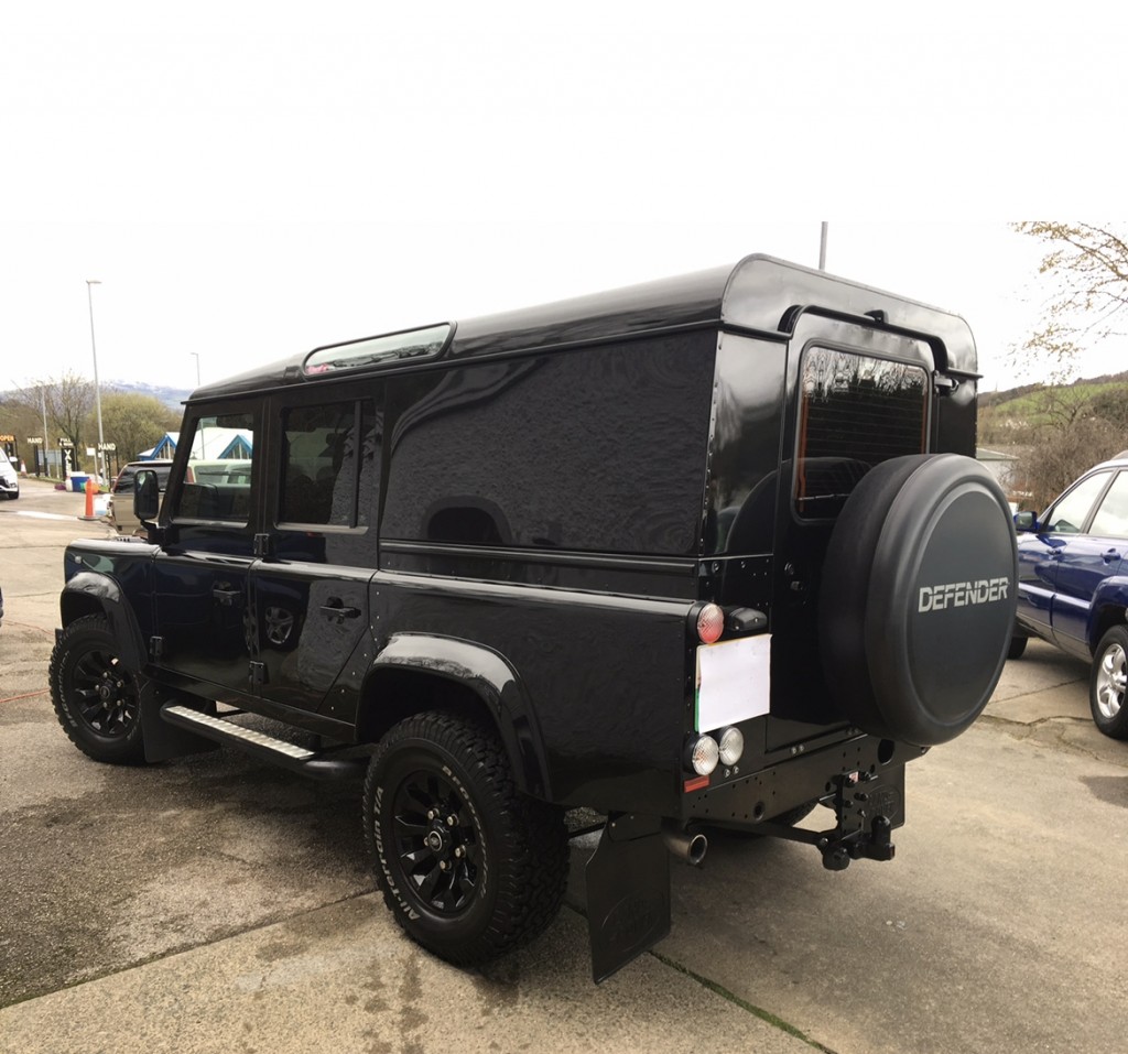 LAND ROVER DEFENDER 2.2 TD XS UTILITY WAGON LOW MILES