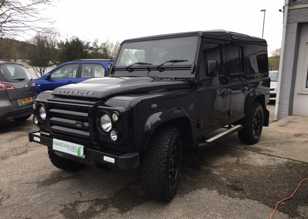 LAND ROVER DEFENDER 2.2 TD XS UTILITY WAGON LOW MILES