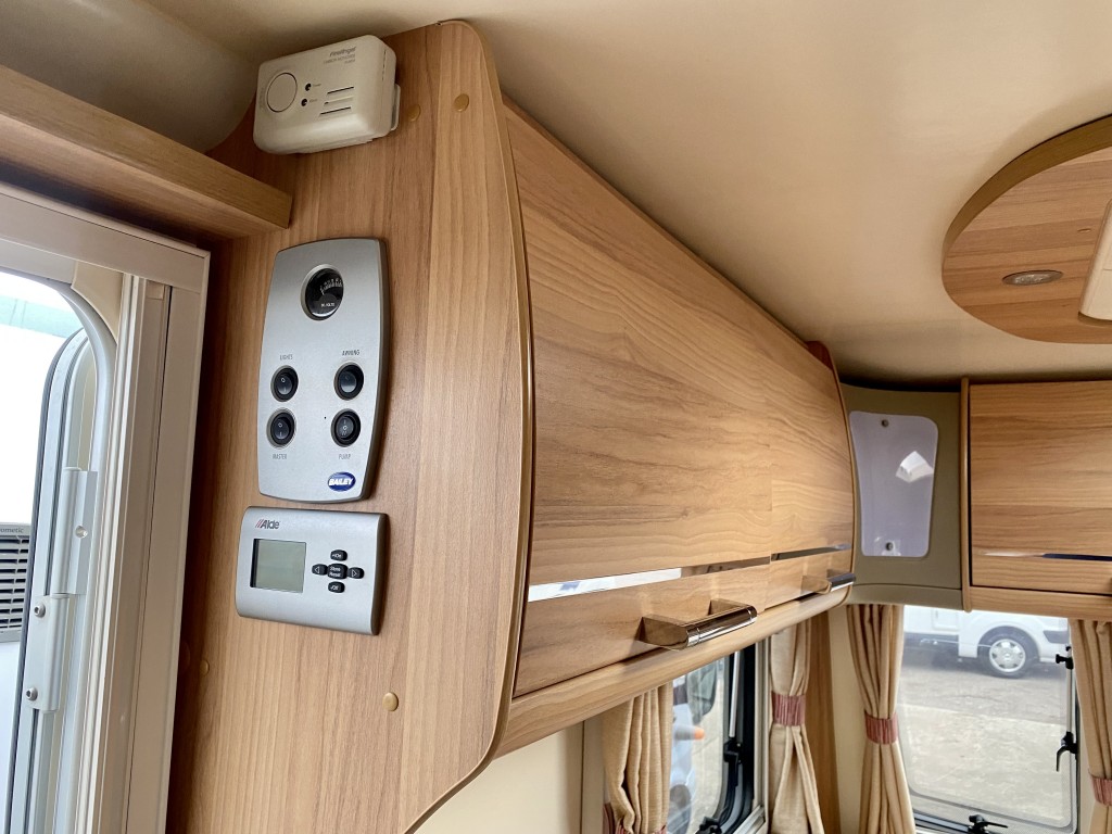 BAILEY RETREAT WILLOW  4 berth Fixed island bed