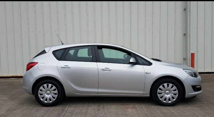 VAUXHALL ASTRA 1.4 EXCLUSIV 5DR