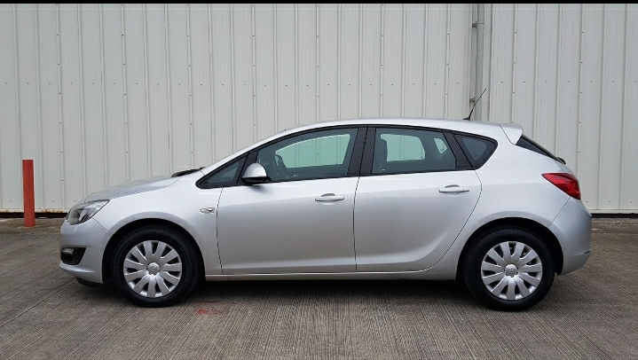 VAUXHALL ASTRA 1.4 EXCLUSIV 5DR