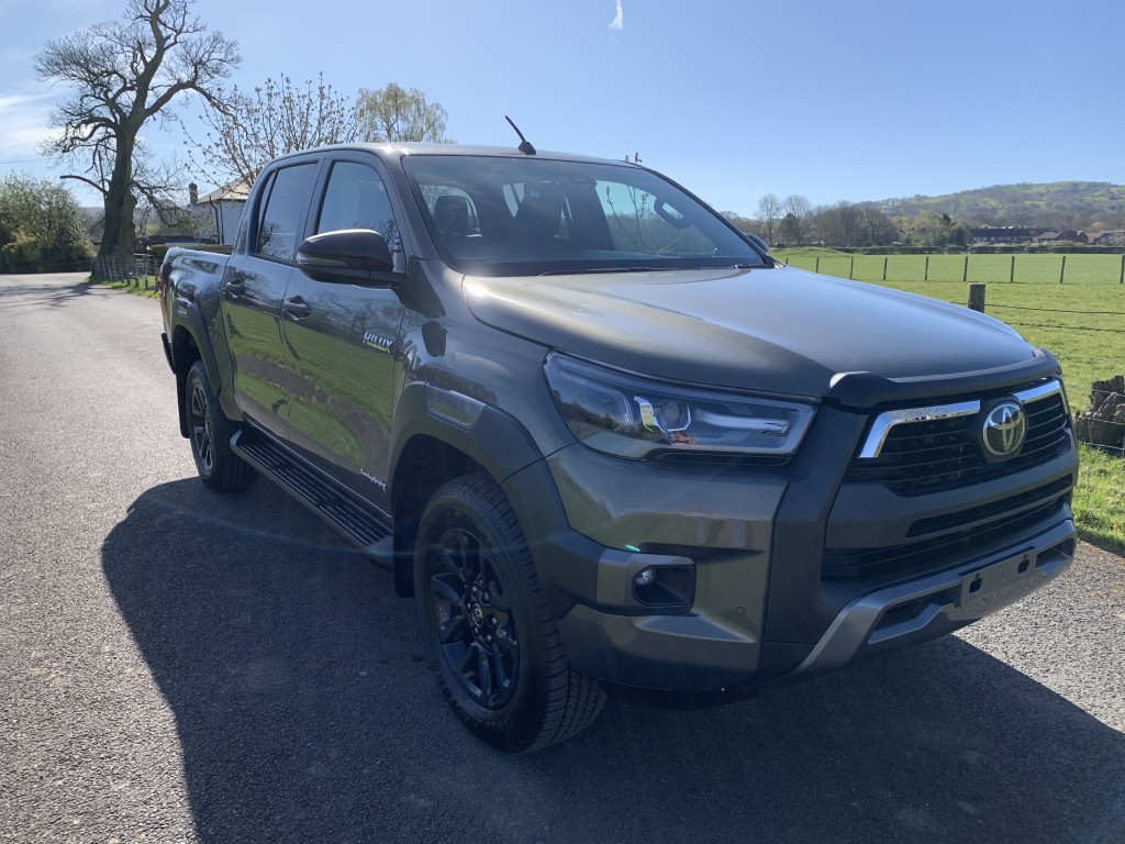 TOYOTA HI-LUX 2.8 INVINCIBLE X 4WD D-4D DCB AUTOMATIC For Sale in  Macclesfield - Pickups Direct