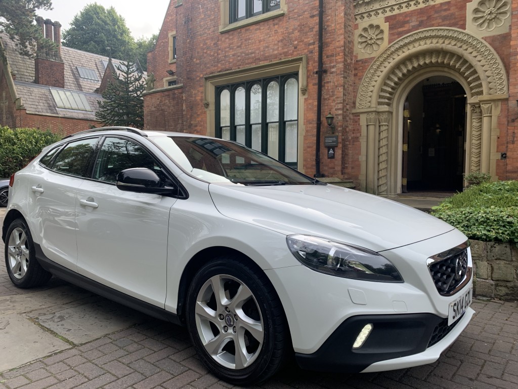 VOLVO V40 1.6 D2 CROSS COUNTRY LUX 5DR