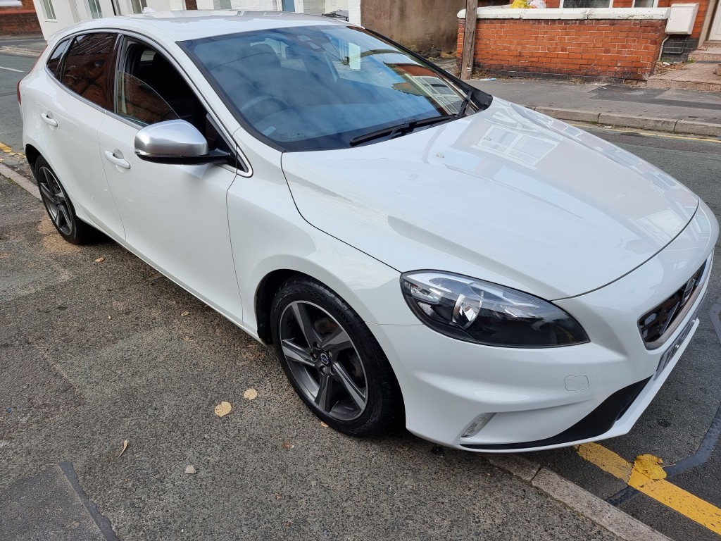 VOLVO V40 1.6 D2 R-DESIGN 5DR For Sale in Crewe - Streetcars of Crewe