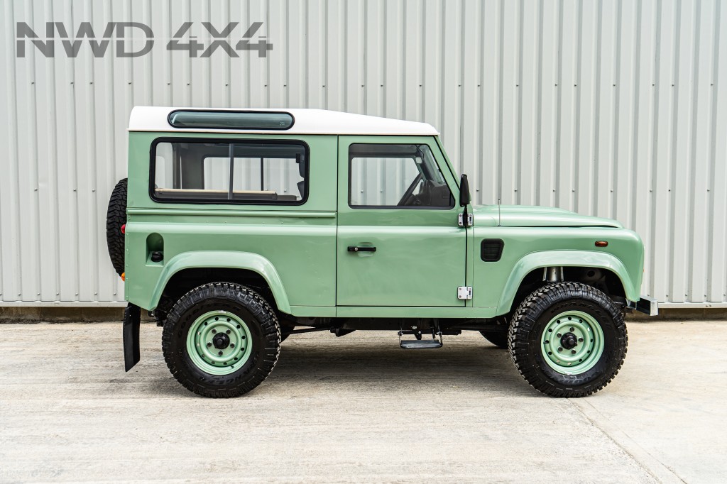 Used LAND ROVER DEFENDER 90 TD5 2.5 90 STATION WAGON TD5 in Lancashire