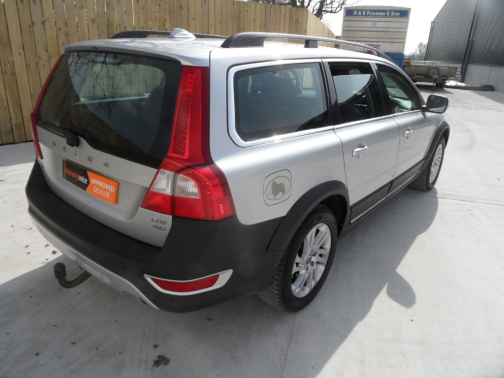 VOLVO XC70 2.4 D3 SE LUX NAV AWD 5DR ESTATE 163BHP £170 ROAD TAX HEATED LEATHER ELECTRIC SEATS TOW PACK CRUISE