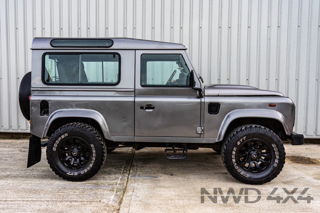 LAND ROVER DEFENDER 2.4 90 COUNTY STATION WAGON 3DR