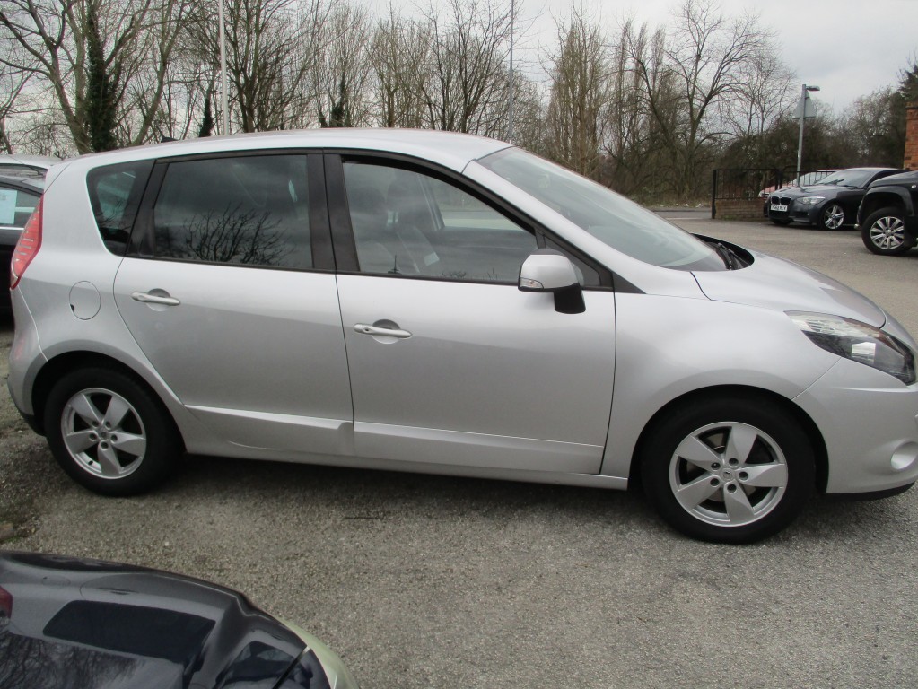 RENAULT SCENIC 1.6 DYNAMIQUE TOMTOM ENERGY DCI S/S 5DR