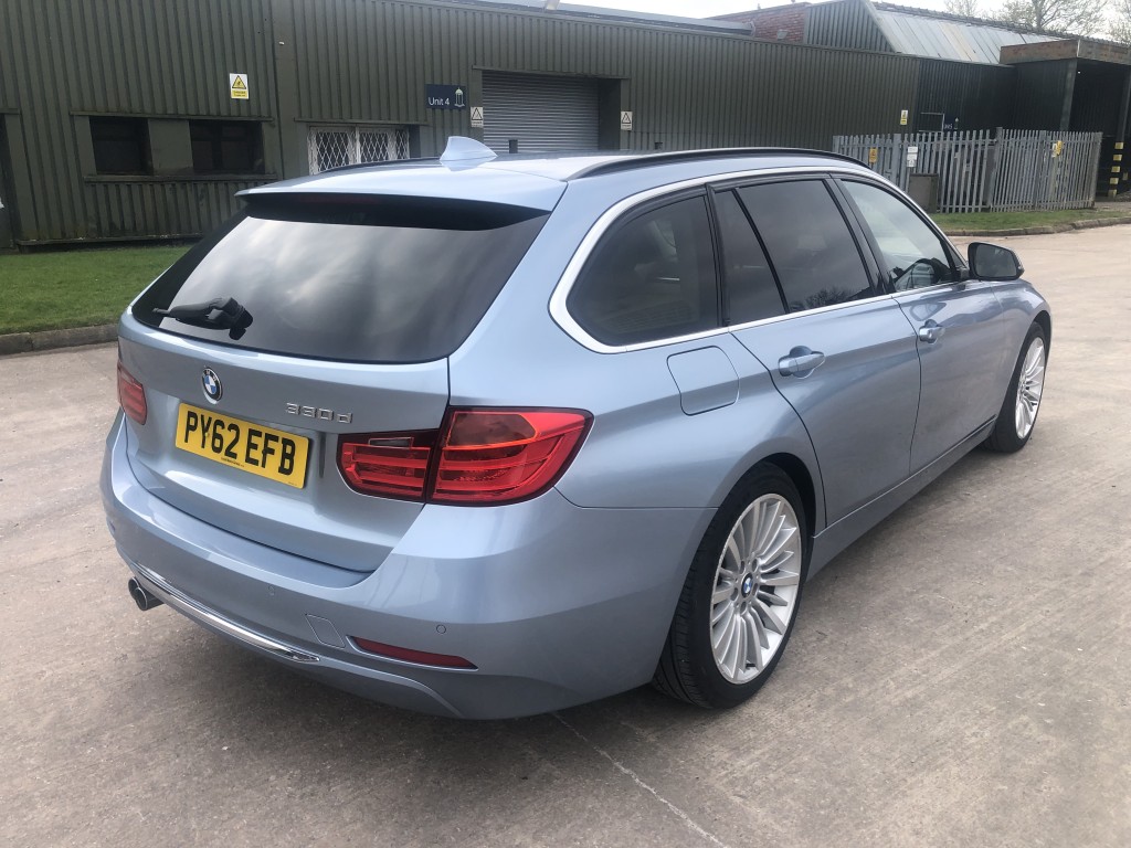 BMW 3 SERIES 3.0 330D LUXURY TOURING 5DR AUTOMATIC
