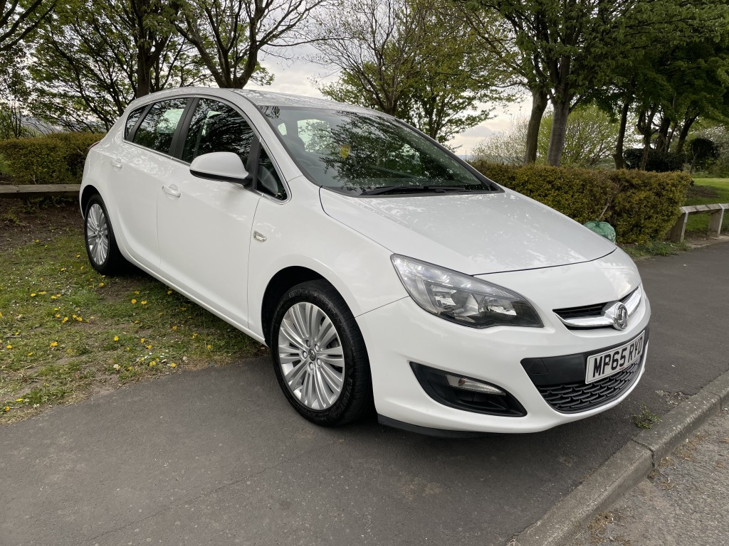 Used VAUXHALL ASTRA 1.6 EXCITE 5DR in West Yorkshire
