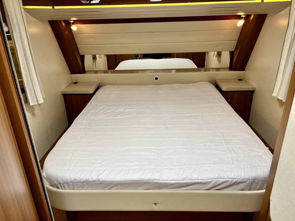 HOBBY PREMIUM 650 UFF 4 Berth Fixed island bed Awning