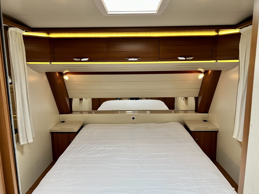 HOBBY PREMIUM 650 UFF 4 Berth Fixed island bed Awning